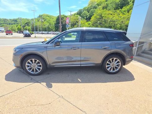 Used 2022 Lincoln Corsair AWD w/ Premium Package image 4