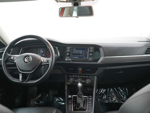 Used 2019 Volkswagen Jetta SE w/ Cold Weather Package FWD image 13