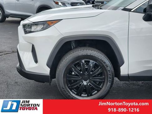 Used 2022 Toyota RAV4 LE FWD image 8