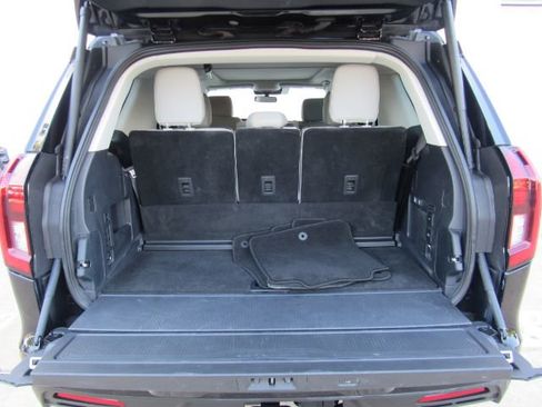 Used 2025 Ford Expedition Active image 31