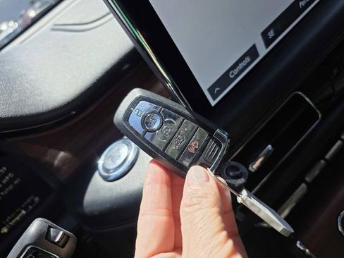 Used 2022 Lincoln Aviator Reserve w/ Equipment Group 201A image 17