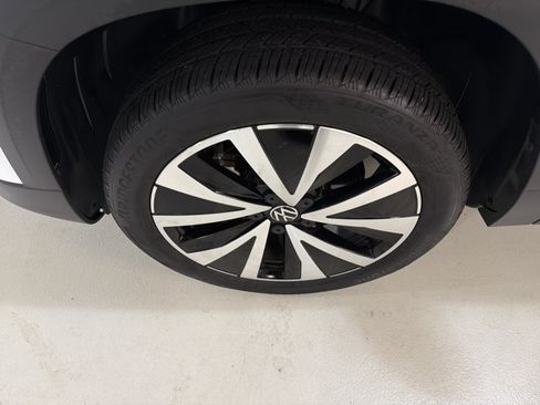 Certified 2023 Volkswagen Taos SE FWD image 11