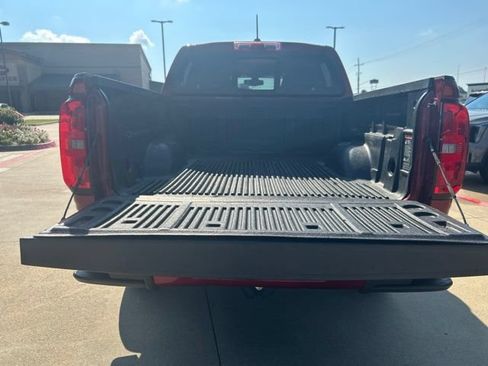 Used 2020 Chevrolet Colorado LT w/ LT Convenience Package RWD image 9