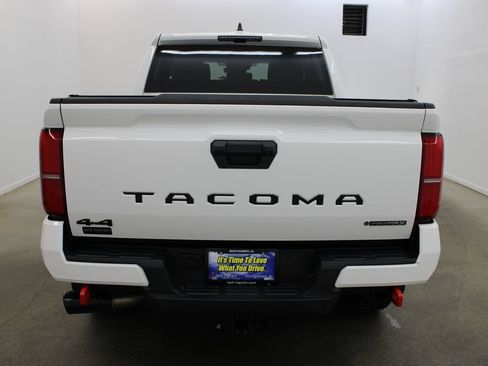 Used 2025 Toyota Tacoma TRD Off-Road AWD/4WD image 4