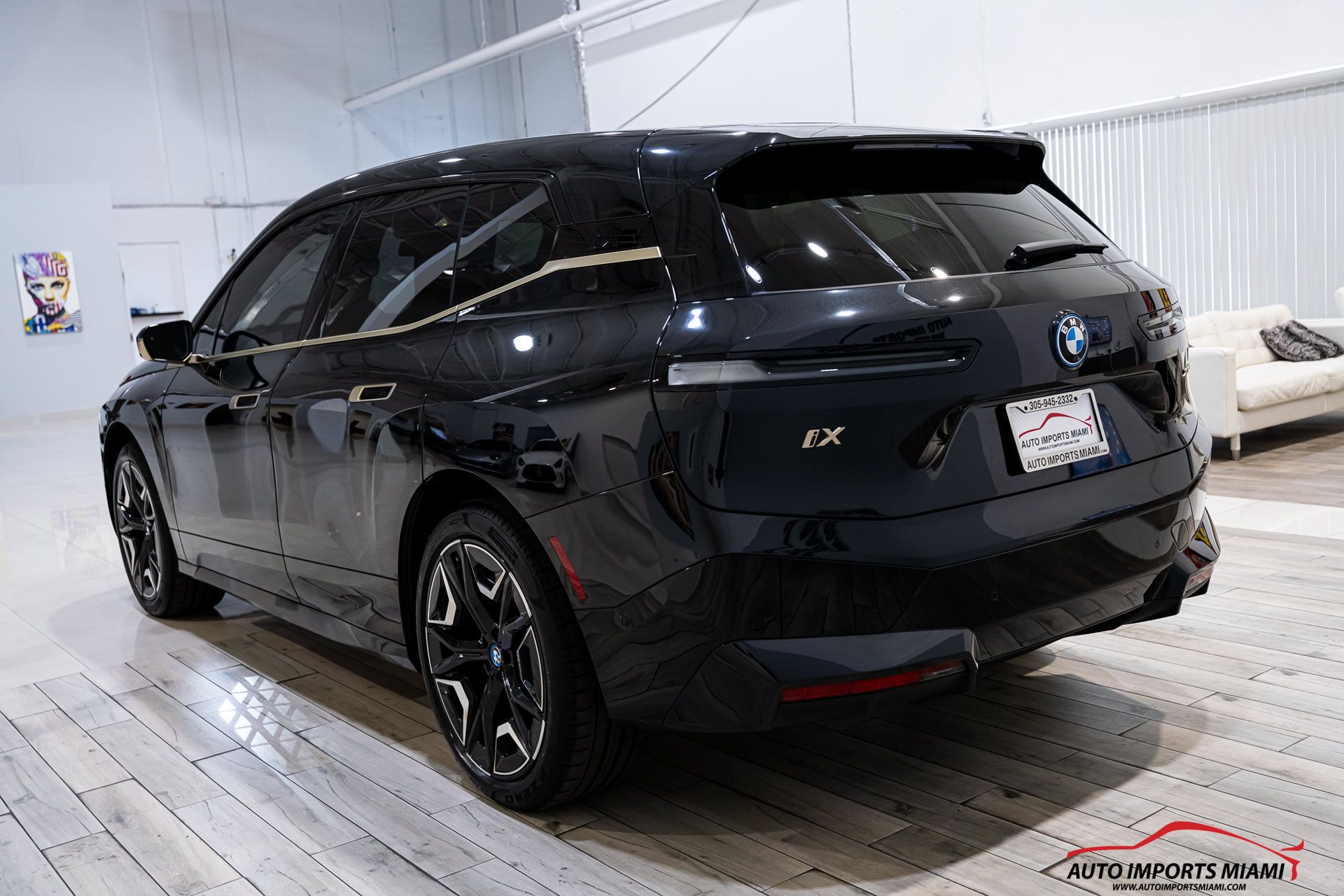Used 2024 BMW iX xDrive50 w/ Sport Package AWD/4WD image 17