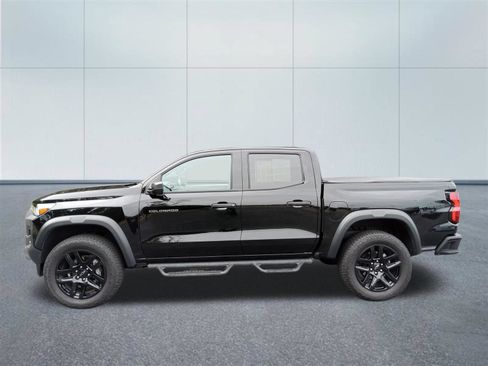 Used 2025 Chevrolet Colorado Trail Boss AWD/4WD image 2