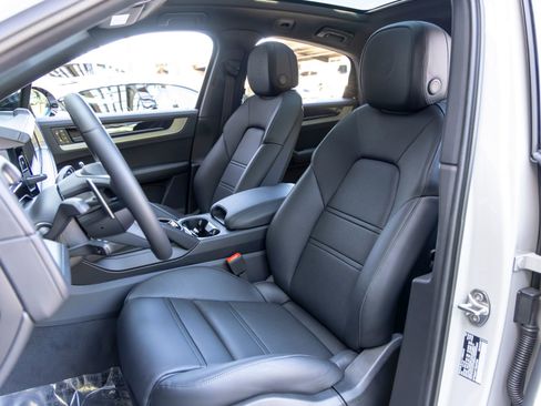 New 2026 Porsche Cayenne Coupe image 5