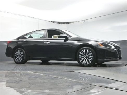 Used 2024 Nissan Altima 2.5 SV image 29