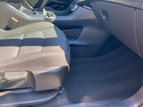 Used 2024 GMC Terrain SLE image 21