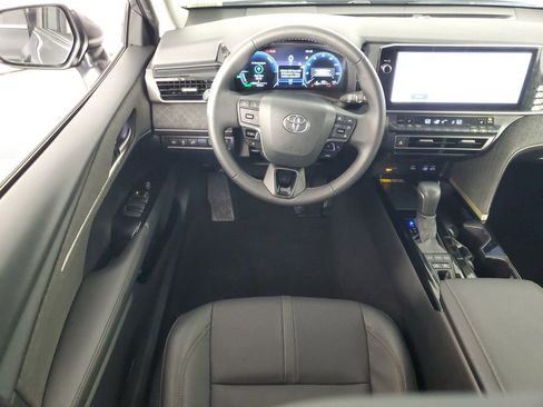 Used 2025 Toyota Camry XLE image 14