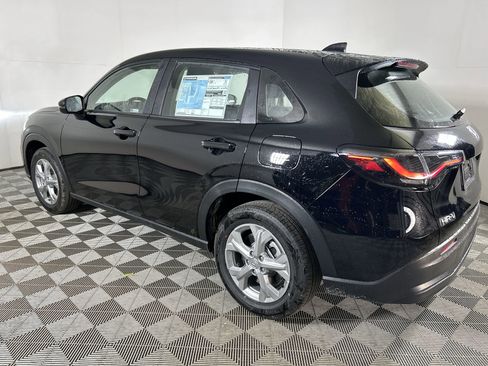 Used 2023 Honda HR-V LX image 7
