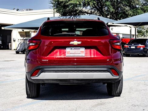 Used 2025 Chevrolet Trax LT w/ Driver Confidence Package image 6