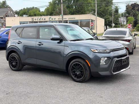 Used 2020 Kia Soul LX FWD image 3