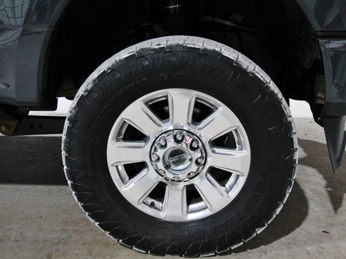 Used 2021 Ford F250 Platinum image 17