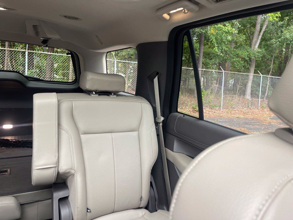 Used 2020 Ford Expedition XLT w/ Equipment Group 202A AWD/4WD image 14
