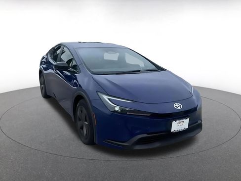 Used 2025 Toyota Prius LE image 3