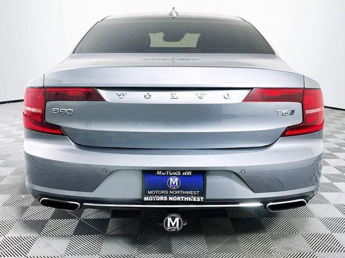 Used 2018 Volvo S90 T6 Momentum w/ Convenience Package image 18