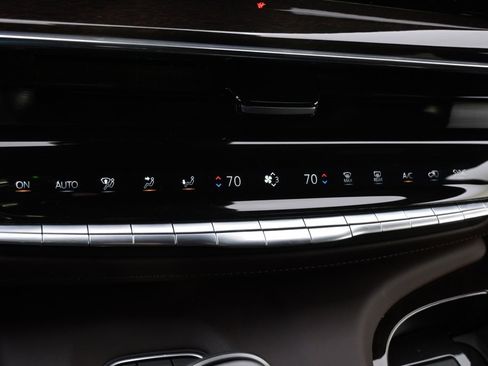 Certified 2024 Cadillac Escalade Sport Platinum w/ LPO, ONYX Package image 33