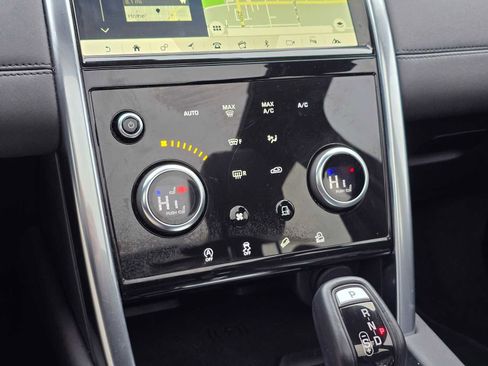 Used 2020 Land Rover Discovery Sport SE image 26
