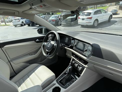 Used 2021 Volkswagen Jetta SE w/ SE Cold Weather Package FWD image 17