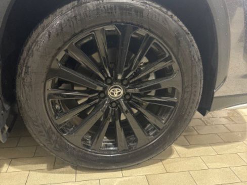 Certified 2025 Toyota Highlander XSE image 41