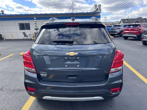 Used 2022 Chevrolet Trax LT w/ LT Convenience Package image 5