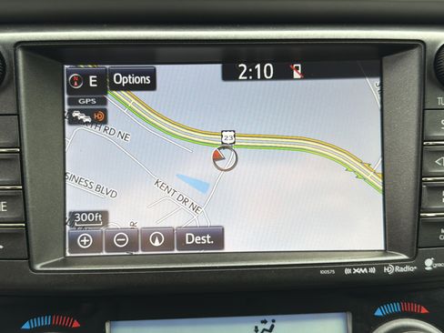 Used 2018 Toyota RAV4 Limited image 30