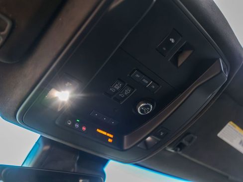 Used 2018 Cadillac Escalade ESV Platinum image 20