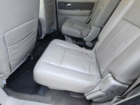 Used 2010 Ford Expedition XLT image 8
