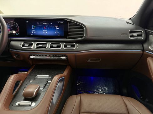 Used 2024 Mercedes-Benz GLS 450 4MATIC w/ AMG Line Exterior image 27