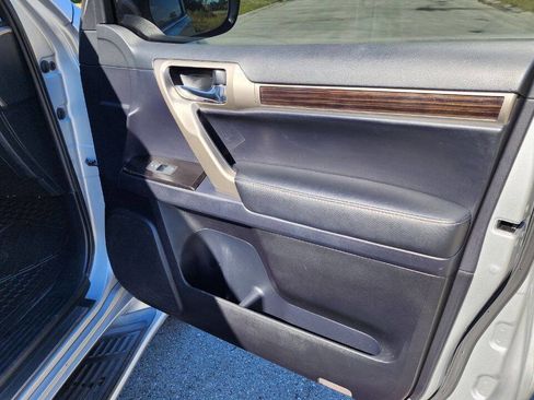 Used 2016 Lexus GX 460 image 16