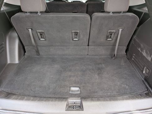 Used 2021 Chevrolet Traverse LS FWD image 10