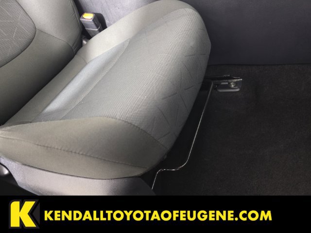 Used 2025 Toyota RAV4 XLE AWD/4WD image 30