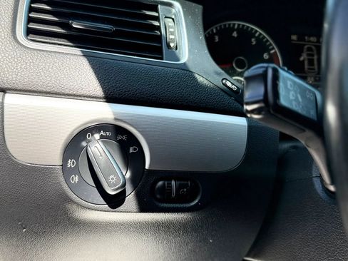 Used 2012 Volkswagen Jetta GLI Autobahn FWD image 22
