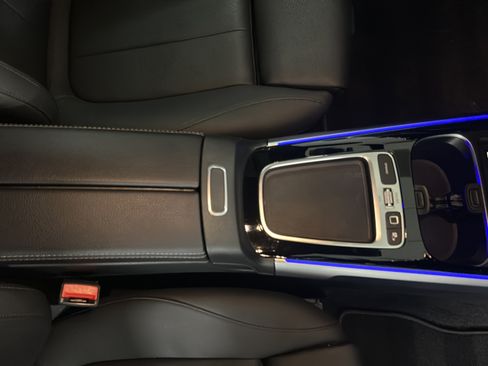 Certified 2025 Mercedes-Benz GLB 250 image 32
