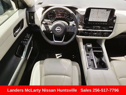 Used 2024 Nissan Pathfinder SL w/ Lighting Package (N92) FWD image 15