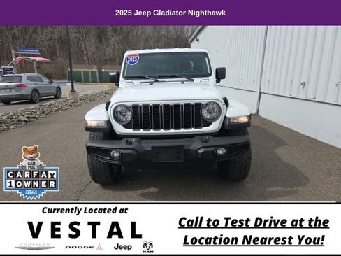 Used 2025 Jeep Gladiator Sport AWD/4WD image 2