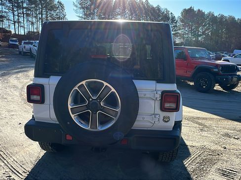 Used 2019 Jeep Wrangler Unlimited Sahara image 9