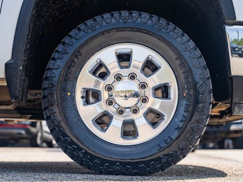 Used 2024 Chevrolet Silverado 2500 LT w/ Convenience Package image 9