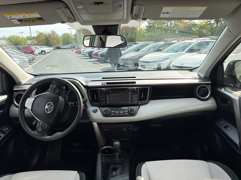 Used 2018 Toyota RAV4 LE AWD/4WD image 16