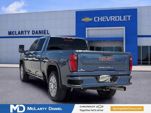 Used 2025 GMC Sierra 2500 Denali w/ Denali Reserve Package AWD/4WD image 4