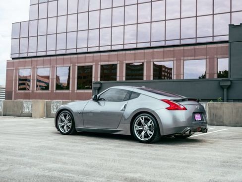Used 2009 Nissan 370Z Touring RWD image 41