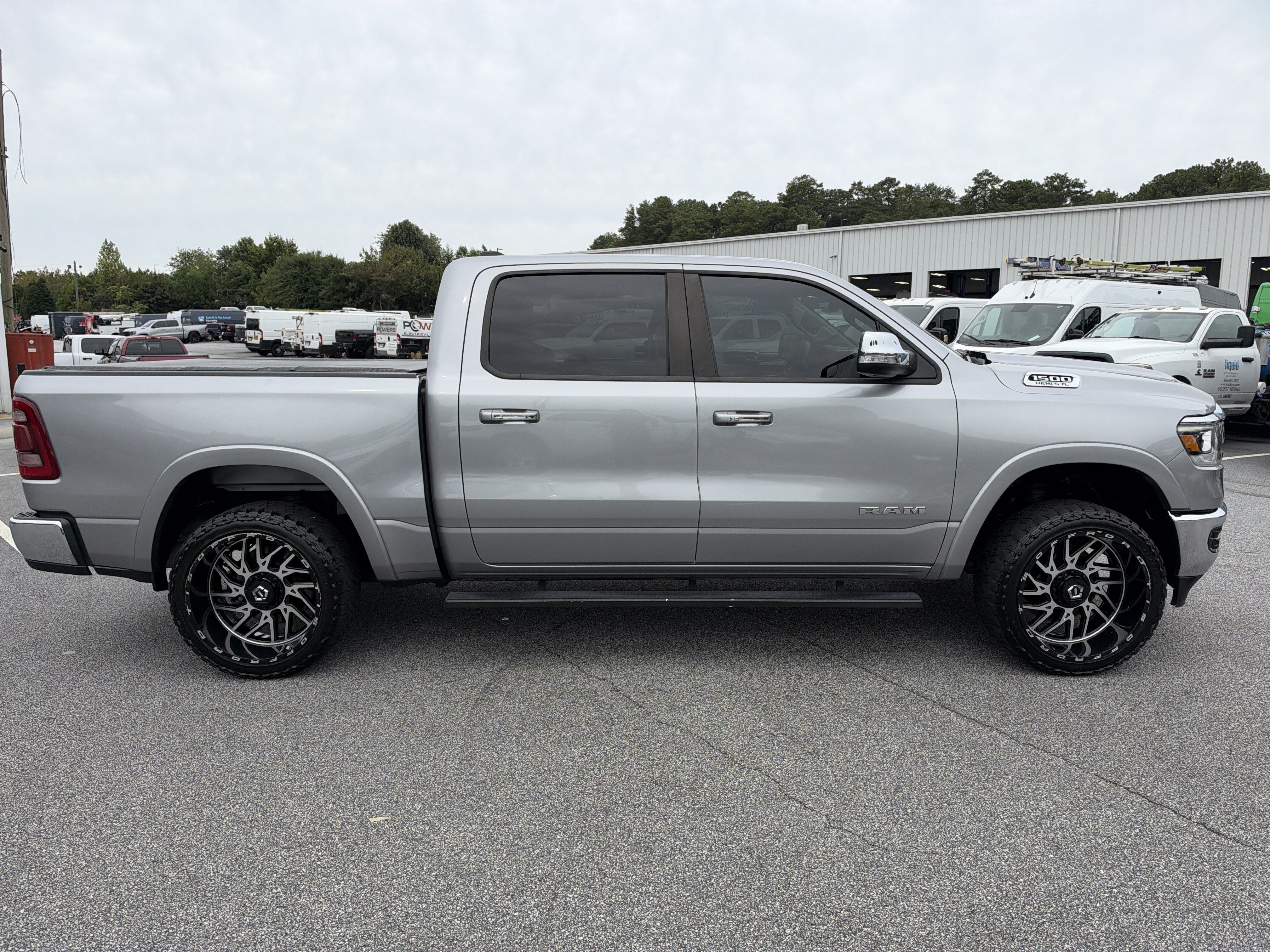 Used 2020 RAM 1500 Laramie AWD/4WD image 9
