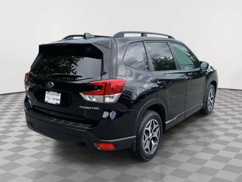 Used 2019 Subaru Forester Premium AWD/4WD image 5