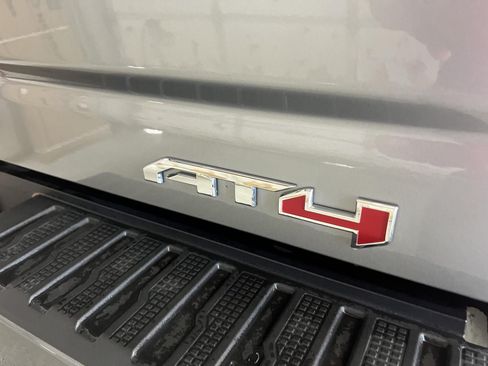 Used 2024 GMC Sierra 2500 AT4 w/ AT4 Premium Plus Package AWD/4WD image 9