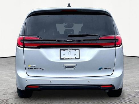 Used 2023 Chrysler Pacifica Limited w/ S Appearance Package image 5