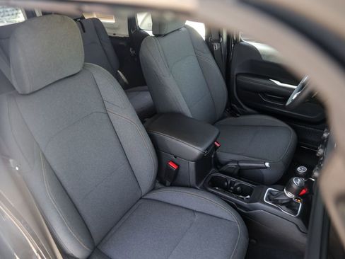 Used 2025 Jeep Wrangler Unlimited Sahara image 29