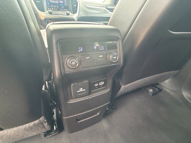 Used 2023 GMC Acadia SLT FWD image 37