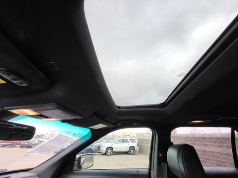 Used 2017 Ford Explorer Platinum image 37