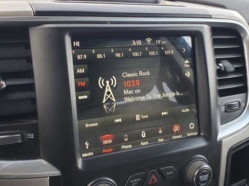 Used 2018 RAM 1500 SLT image 13